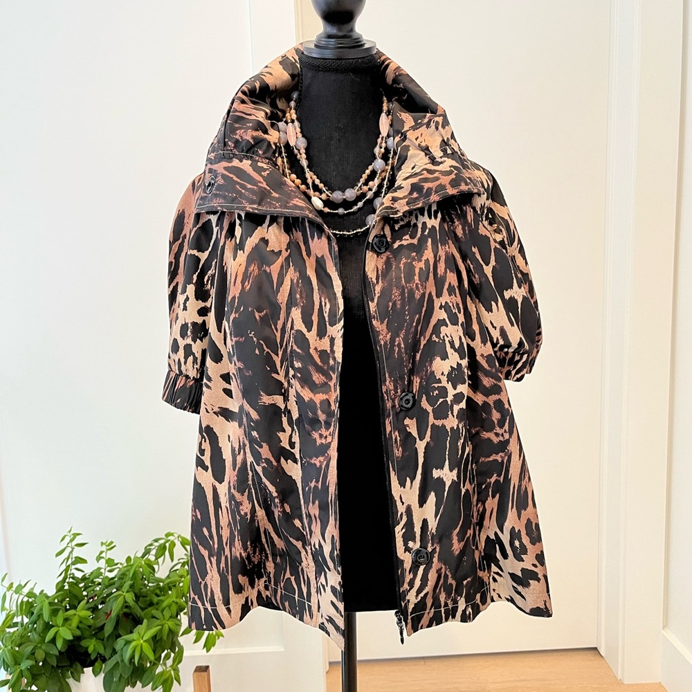 JOSEPH RIBKOFF Tiger Pattern Short Sleeve Zip Up Jacket